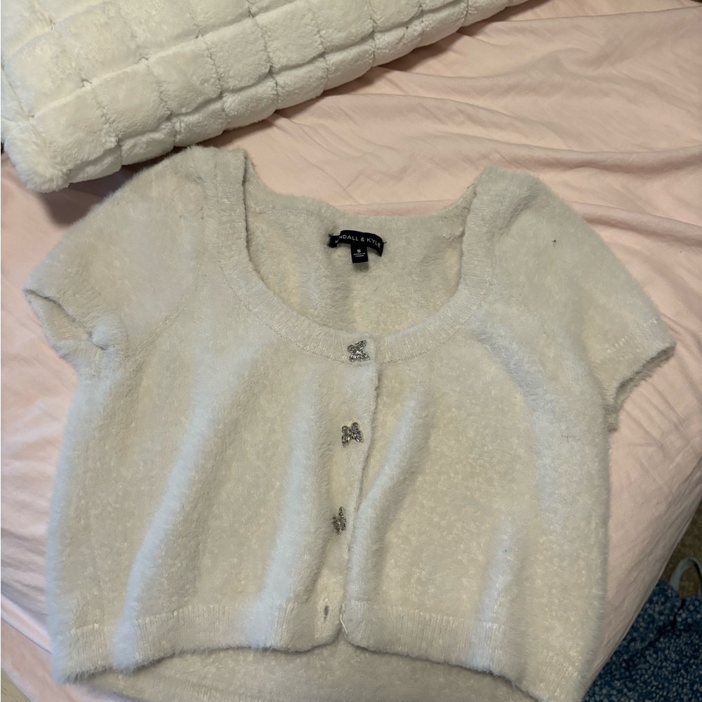 kylie and kendall cropped fuzzy tee